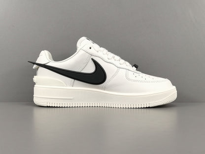 Zapatillas Nike Air Force 1 Versión Ambush Color Blanco