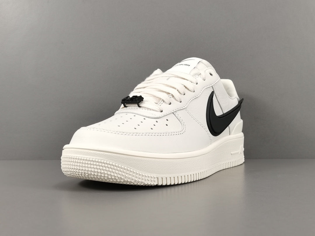 Zapatillas Nike Air Force 1 Versión Ambush Color Blanco