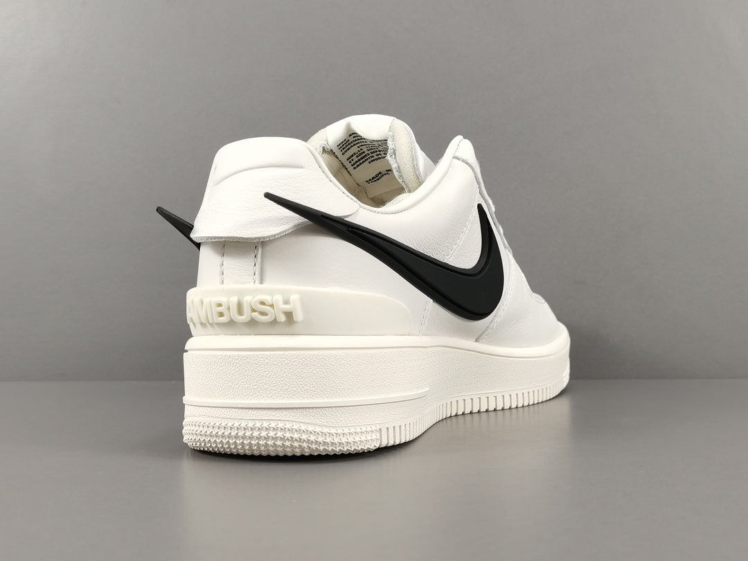 Zapatillas Nike Air Force 1 Versión Ambush Color Blanco