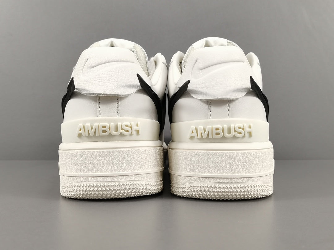 Zapatillas Nike Air Force 1 Versión Ambush Color Blanco